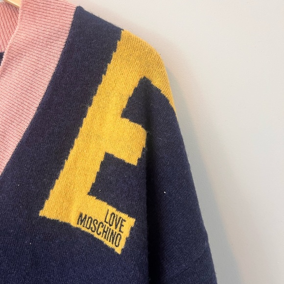 Love Moschino Navy Colorblock “LOVE” V-Neck Sweater (Made in Italy, Size W S) - Picture 3 of 6